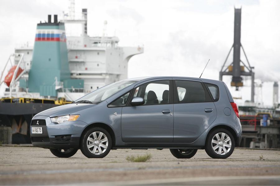  Mitsubishi Colt 2009 года  (фото 3 из 36)